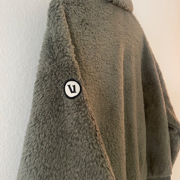 Vuori women's Cozy Sherpa Jacket Green Size Medium NWOT - Picture 9 of 14